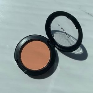 PEACHES MAC SHEERTONE BLUSH NEW